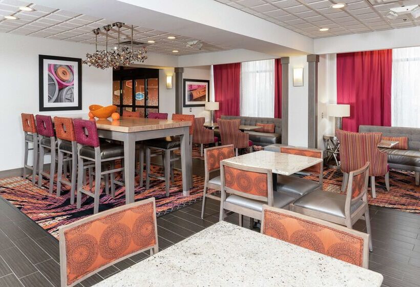 هتل Hampton Inn Akronsouth
