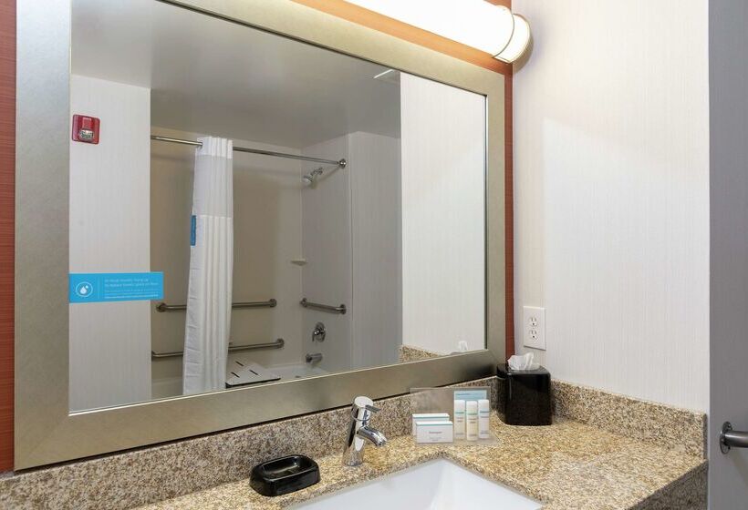 هتل Hampton Inn Akronsouth