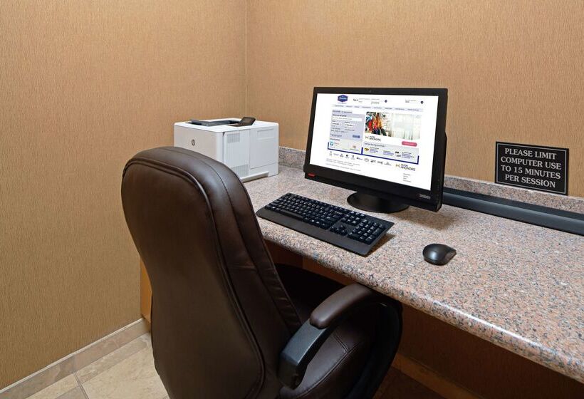 فندق Hampton Inn & Suites Bremerton