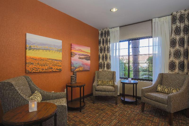 هتل Hampton Inn And Suites Camarillo