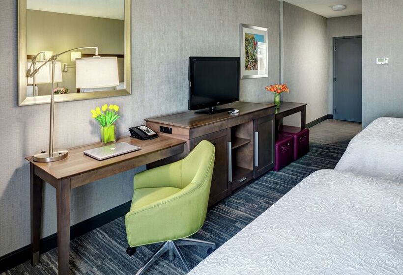 בית מלון כפרי Hampton Inn & Suites Palm Desert