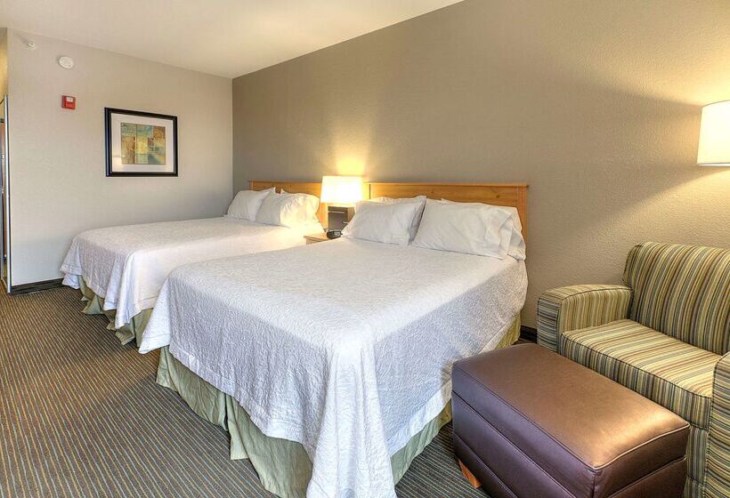 هتل Hampton Inn & Suites By Hilton Petoskey