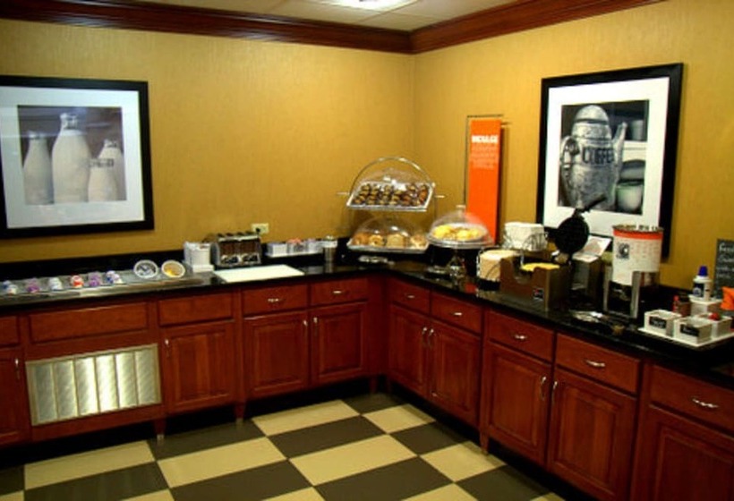 هتل Hampton Inn & Suites Springfield Southwest