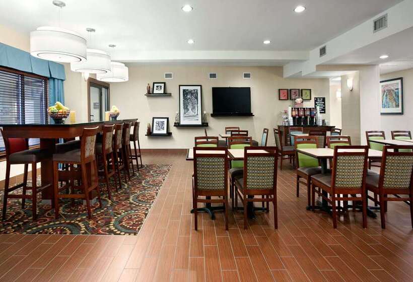 هتل Hampton Inn Atlantastockbridge