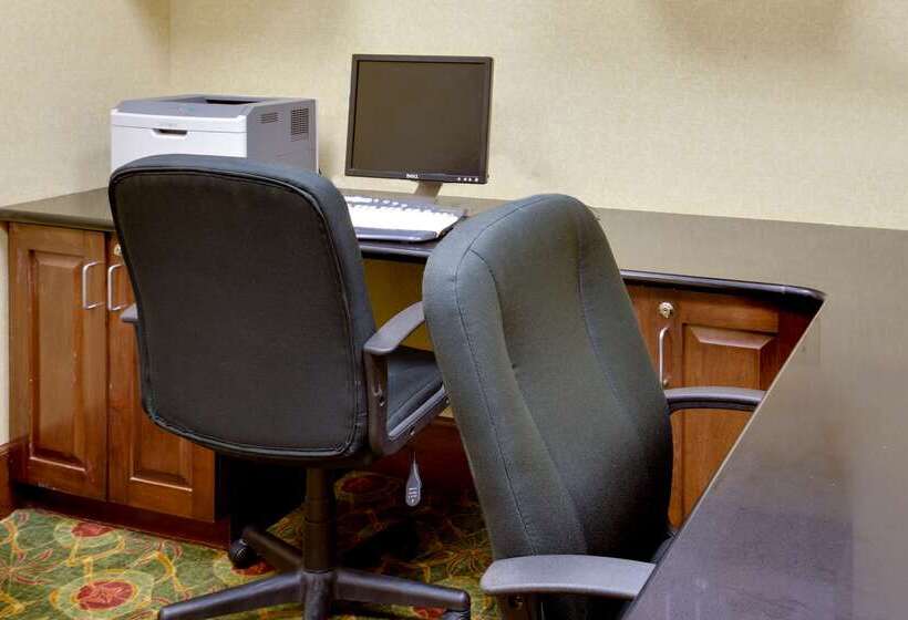 هتل Hampton Inn Auburn