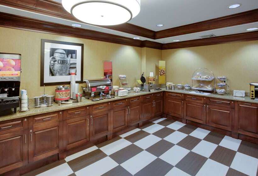 هتل Hampton Inn Auburn