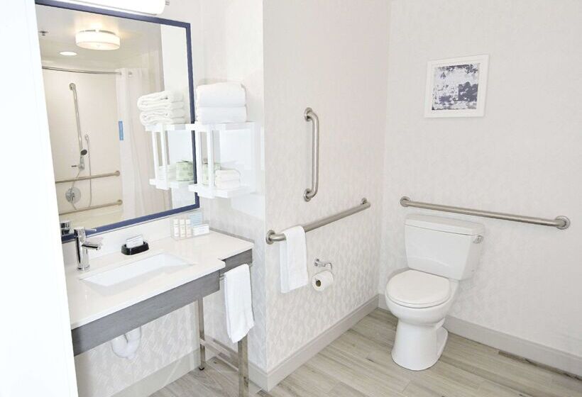 هتل Hampton Inn Auburn