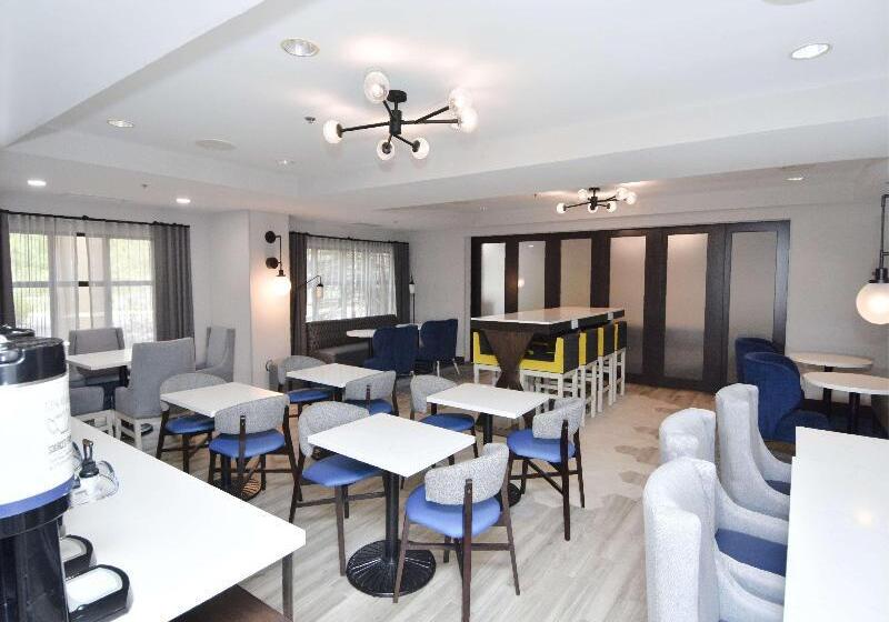 هتل Hampton Inn Auburn