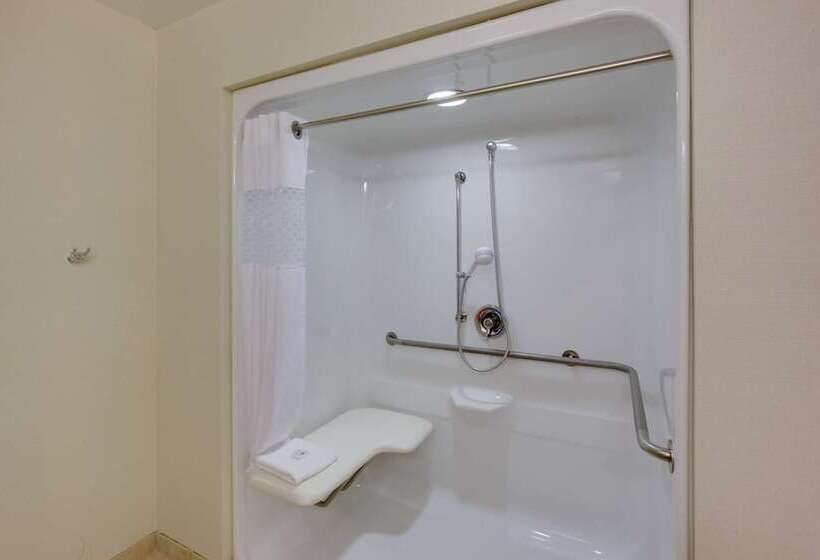 هتل Hampton Inn Auburn