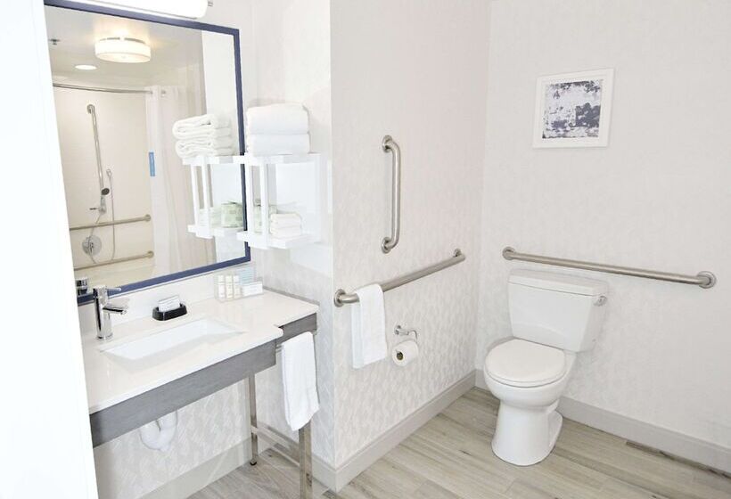 هتل Hampton Inn Auburn