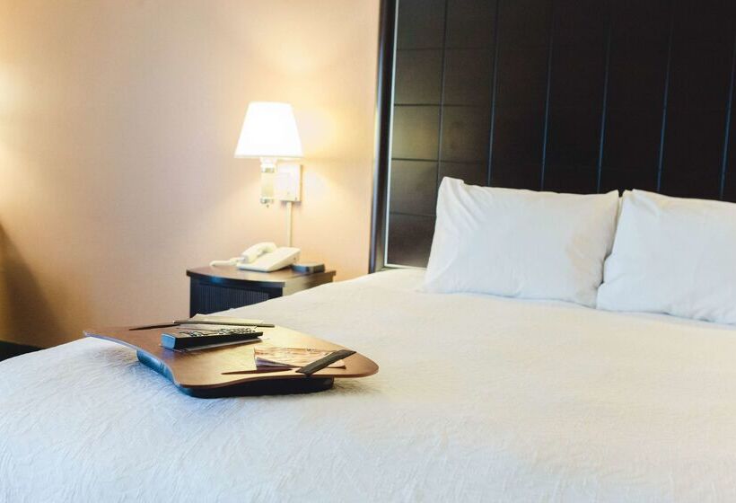هتل Hampton Inn Bloomington West