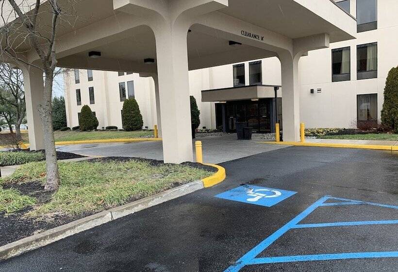 Отель Comfort Inn & Suites Mt. Holly Westampton