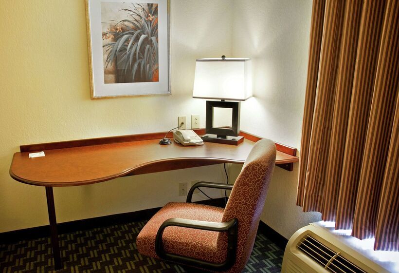 هتل Hampton Inn Carrollton