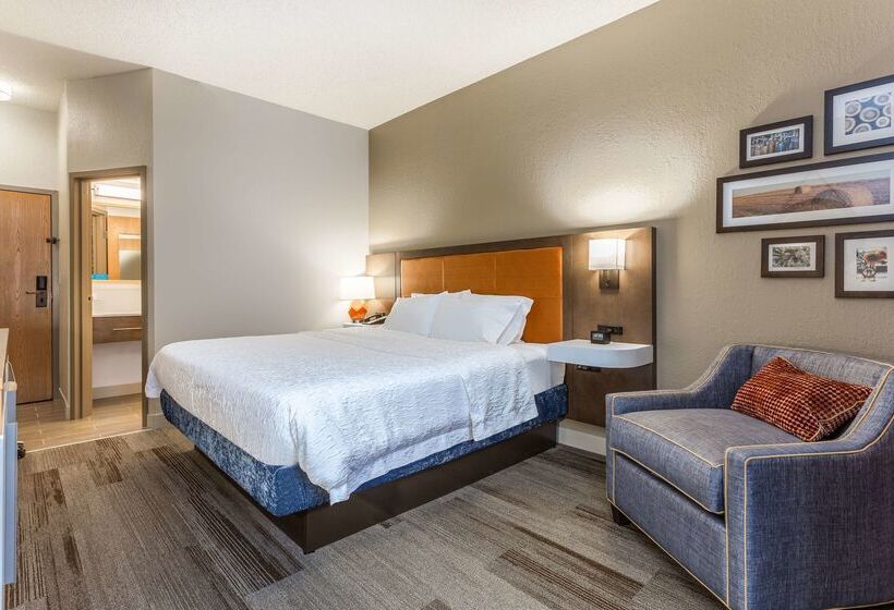 هتل Hampton Inn Cedar Rapids