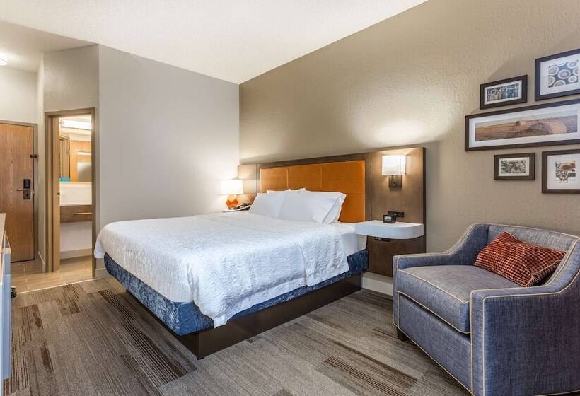 هتل Hampton Inn Cedar Rapids