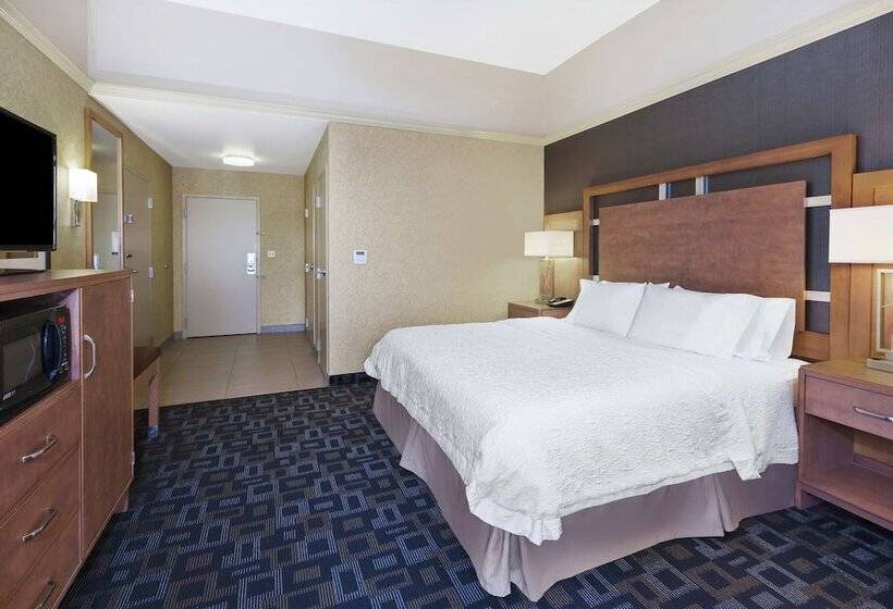 هتل Hampton Inn Clinton