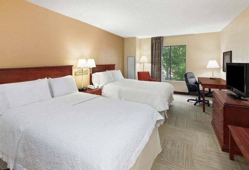 هتل Hampton Inn Columbus North