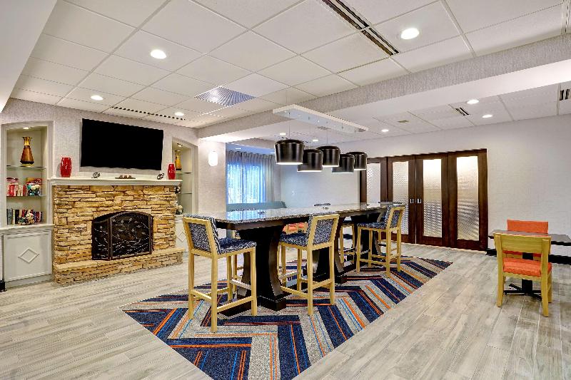 هتل Hampton Inn Cortland