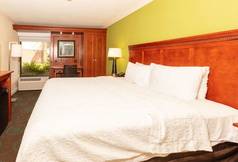 هتل Hampton Inn Daytona Speedway