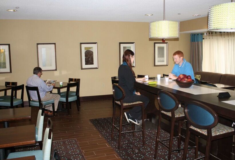 هتل Hampton Inn East Lansing