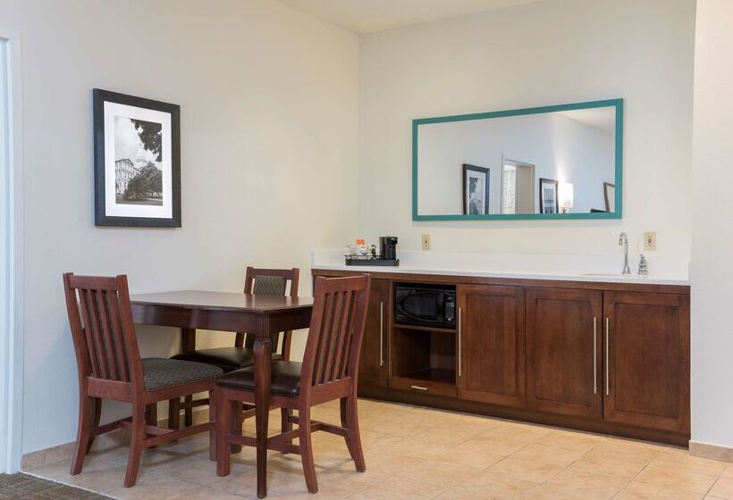 هتل Hampton Inn East Lansing