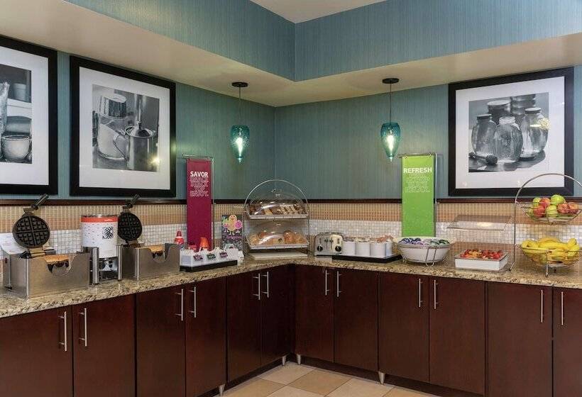 هتل Hampton Inn East Lansing