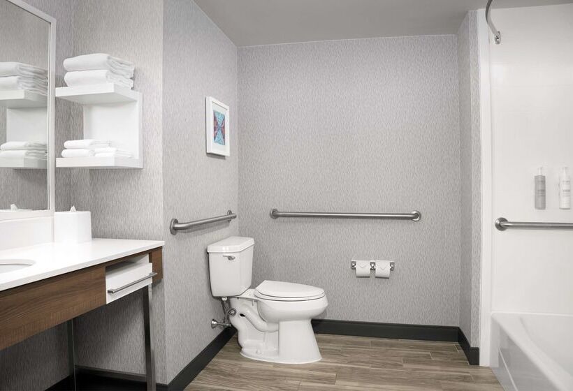 هتل Hampton Inn Easton
