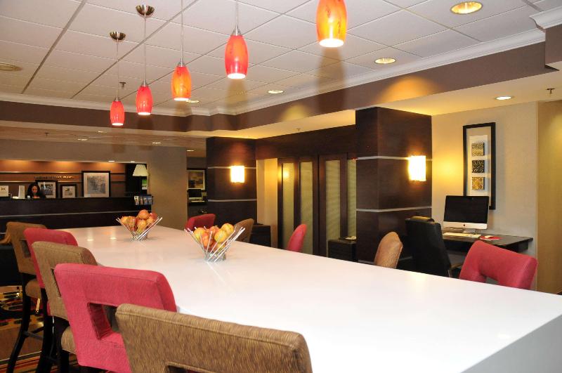 בית מלון כפרי Hampton Inn Fort Myers Airport & I 75
