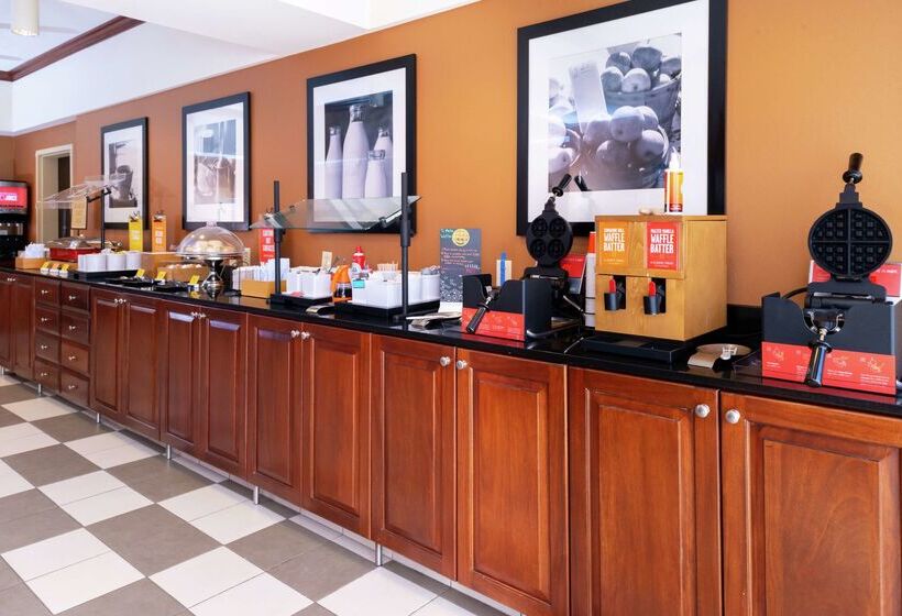 هتل Hampton Inn Greensboro Airport