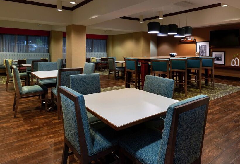 هتل Hampton Inn Greensboro Airport
