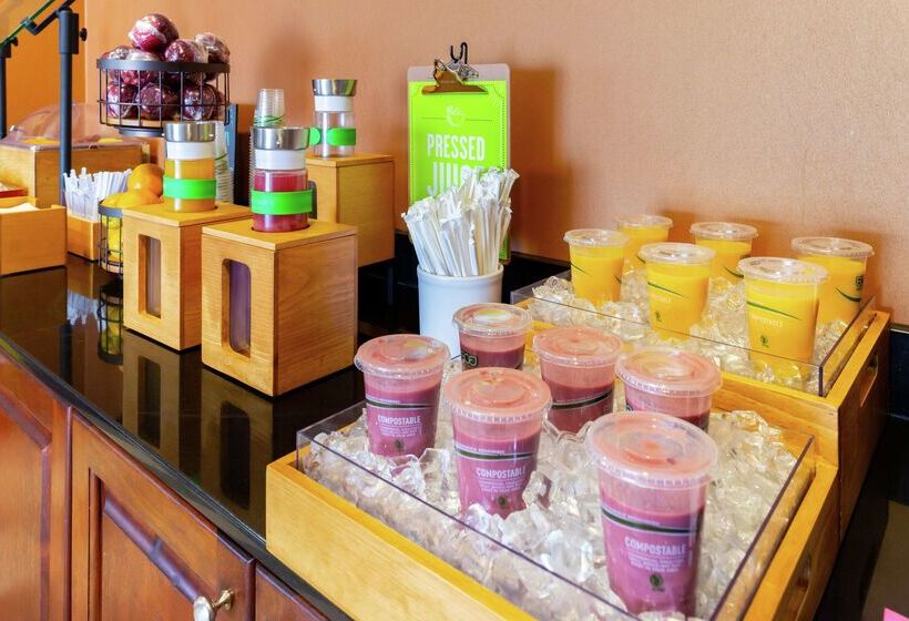 هتل Hampton Inn Greensboro Airport