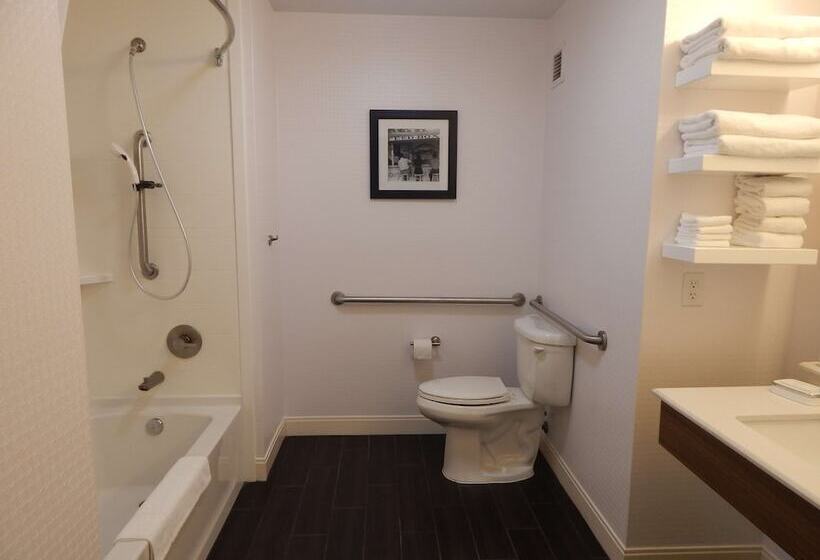 هتل Hampton Inn Heath Newark