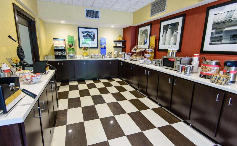 هتل Hampton Inn Houstonpearland
