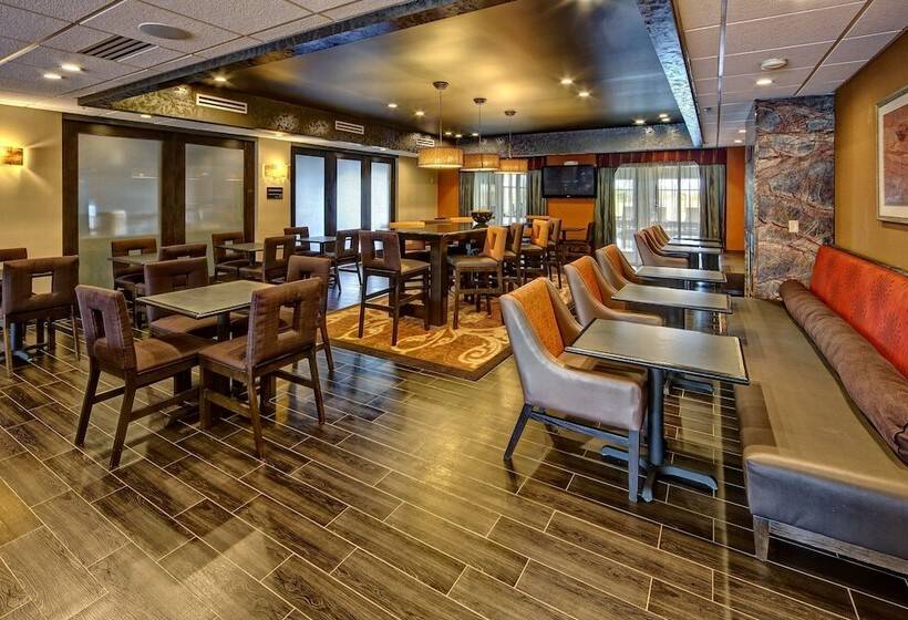 هتل Hampton Inn Indianapolissw/plainfield