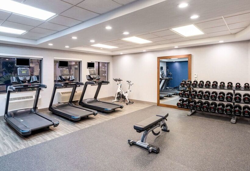 هتل Hampton Inn By Hilton Irvine East   Lake Forest