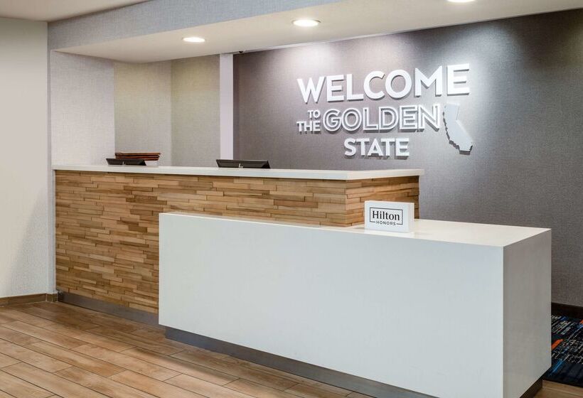 هتل Hampton Inn By Hilton Irvine East   Lake Forest