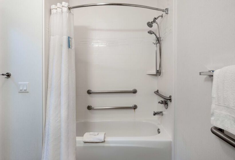 هتل Hampton Inn By Hilton Irvine East   Lake Forest