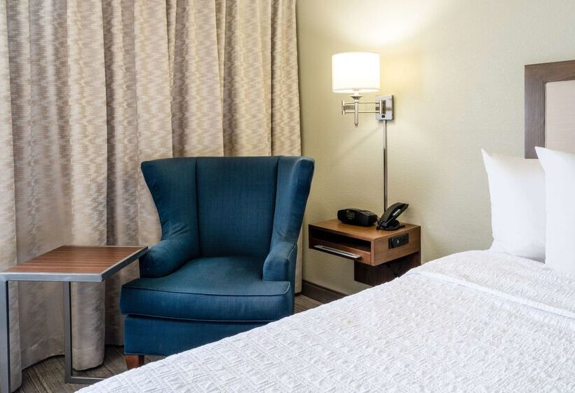 هتل Hampton Inn By Hilton Irvine East   Lake Forest
