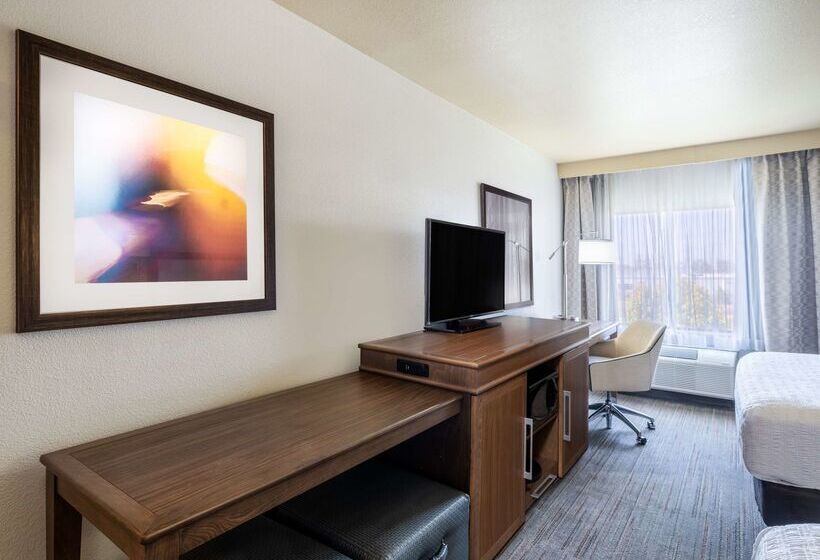 هتل Hampton Inn By Hilton Irvine East   Lake Forest
