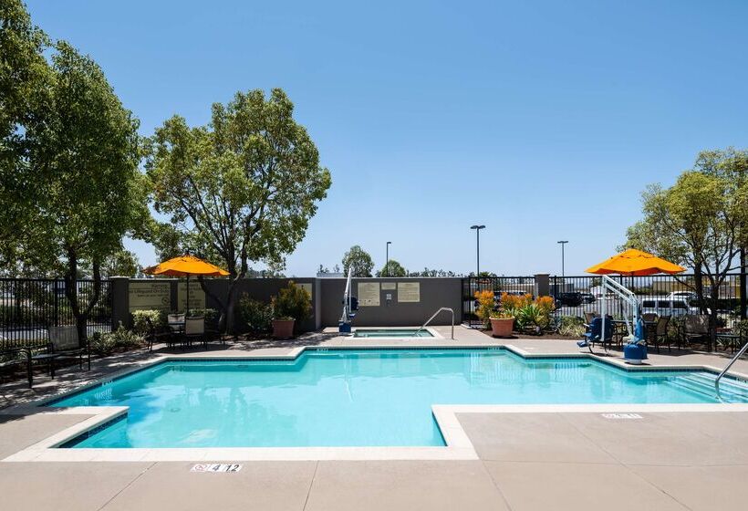 هتل Hampton Inn By Hilton Irvine East   Lake Forest