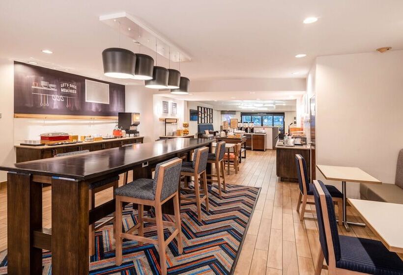 هتل Hampton Inn By Hilton Irvine East   Lake Forest