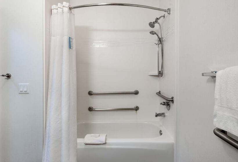 هتل Hampton Inn By Hilton Irvine East   Lake Forest