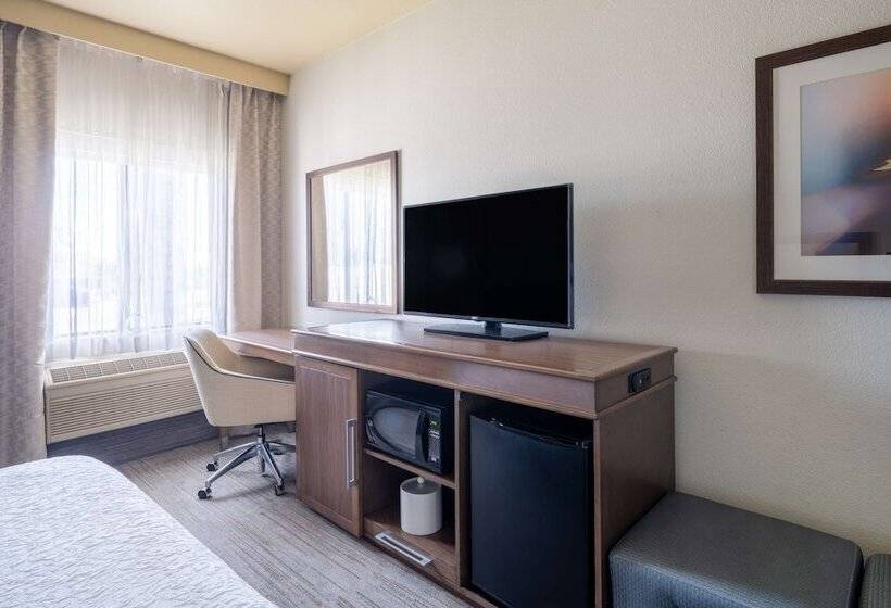 هتل Hampton Inn By Hilton Irvine East   Lake Forest