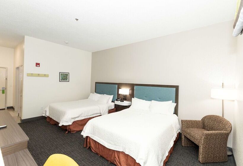 בית מלון כפרי Hampton Inn Kerrville