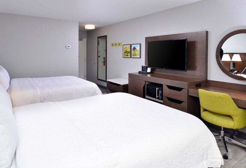 בית מלון כפרי Hampton Inn Laporte In