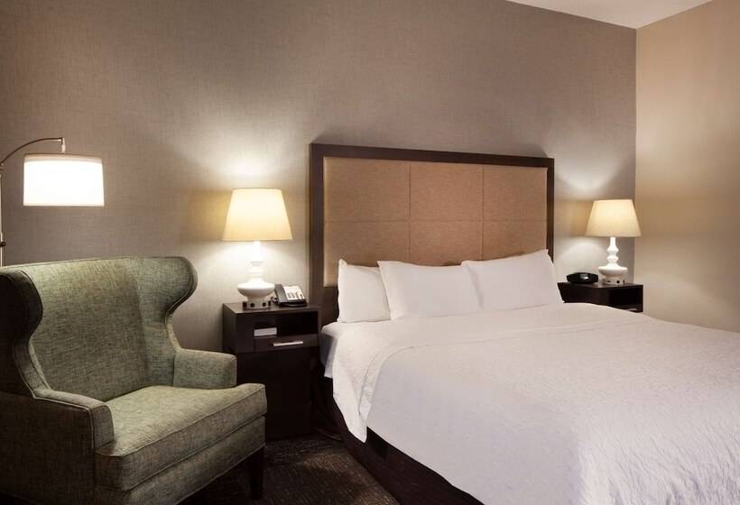 هتل Hampton Inn Lawrenceville