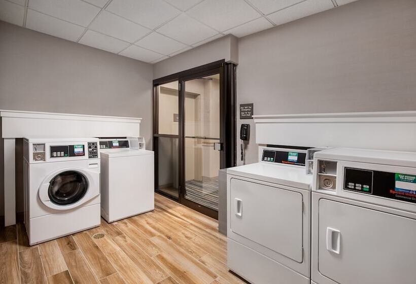 فندق Hampton Inn Long Island  Brookhaven