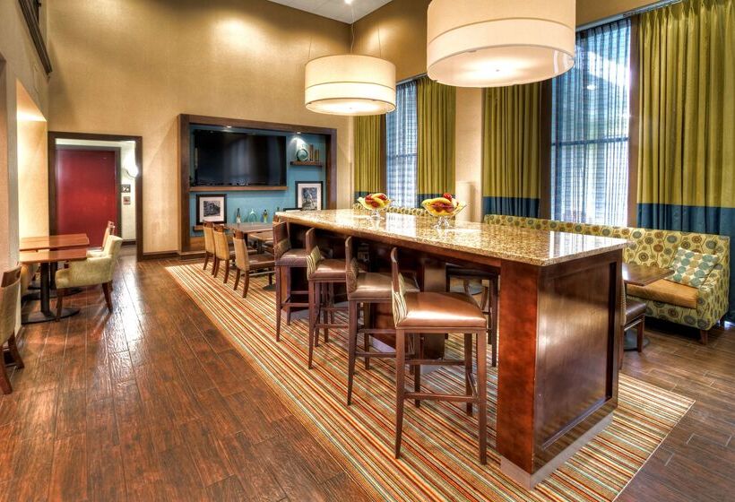 هتل Hampton Inn Marion