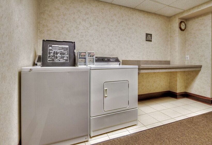 هتل Hampton Inn Marion