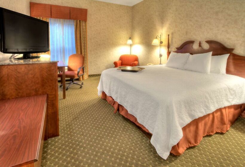 هتل Hampton Inn Marion